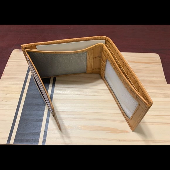 Tan Genuine Leather Croco Embossed RFID Men's Wallet - Picture 9 of 11